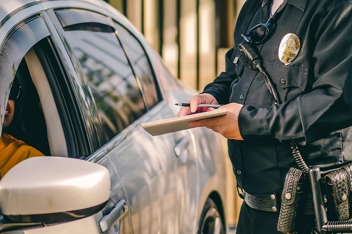 چه عواملی باعث افزایش نمره منفی گواهینامه می شوند؟
